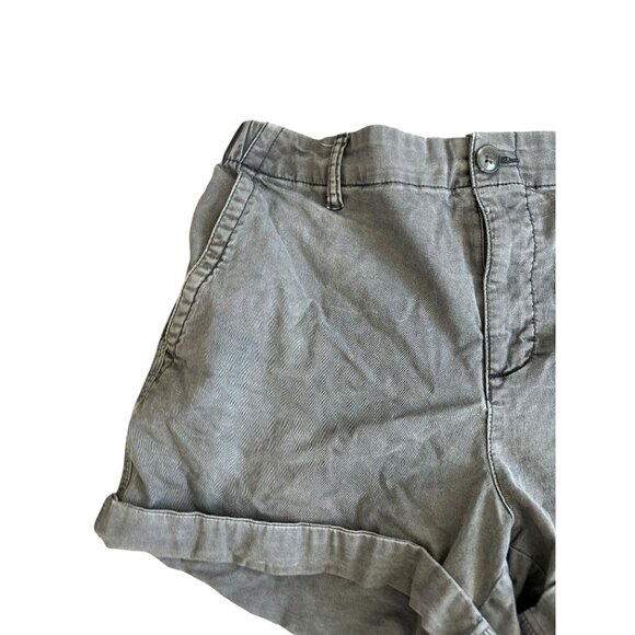 OLD NAVY Everyday Cuffed Gray Shorts Size Medium - Picture 2 of 6